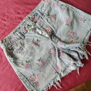 Wild Fable Women’s Floral Denim Shorts – Size 6